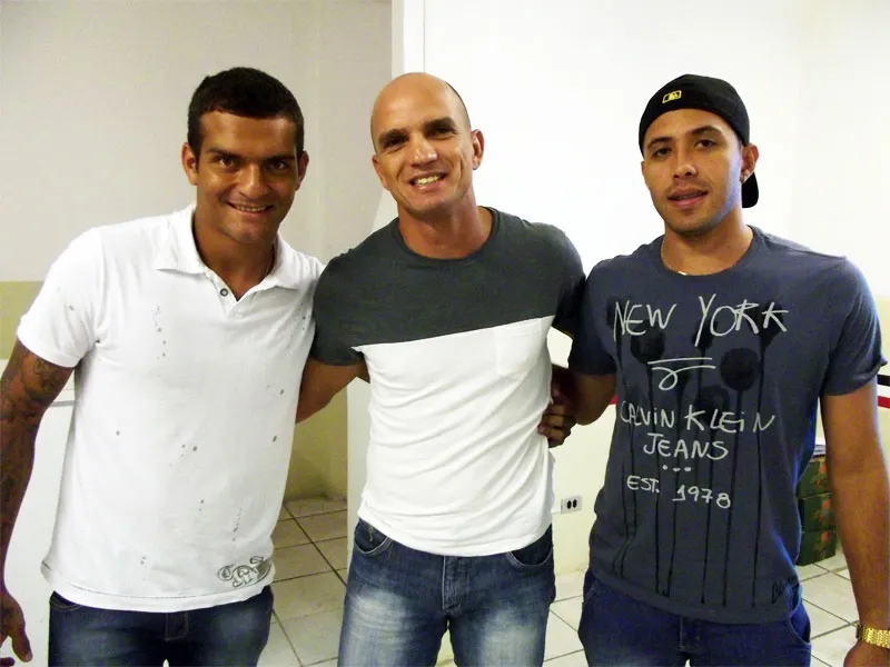 Dupla de volantes é recebida pelo técnico Sandro Barbosa.
