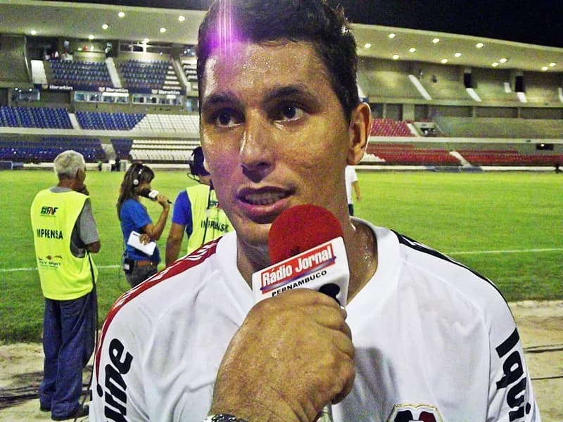 Herói do jogo, Marquinho diz que está 'dando a volta por cima com a ajuda do Santa Cruz'