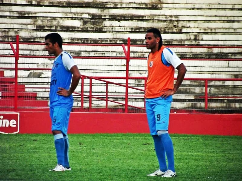 Coletivo nos Aflitos teve a presença de Dênis Marques no time tutlar.