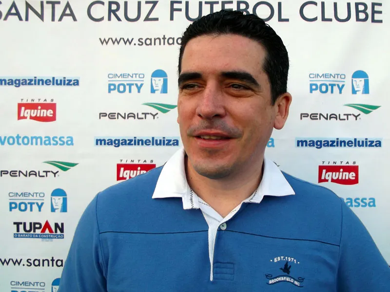 Diretor de Futebol fala sobre contratações e intertemporada.