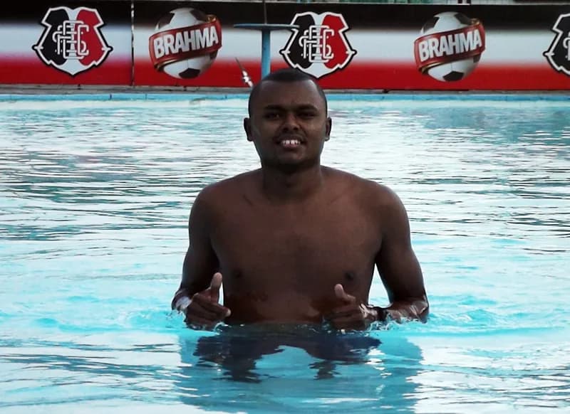Depois de gol histórico, Sandro Manoel está voltando.