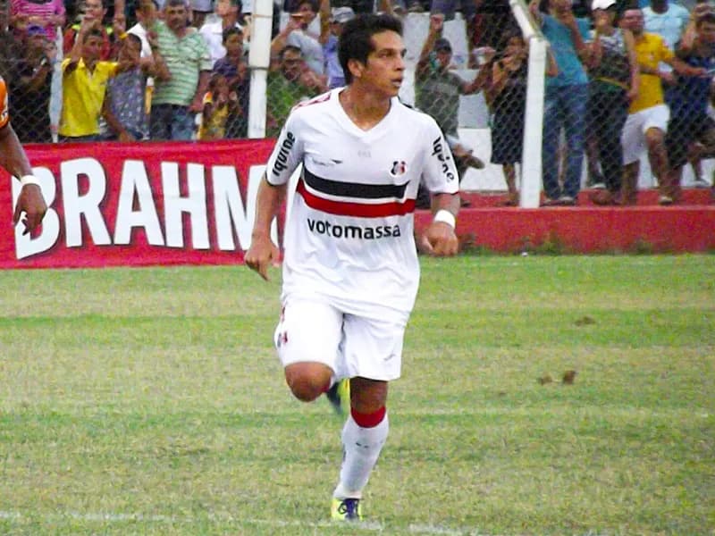 Meia Caio Tavera não segue no Arruda para o restante da Série C.