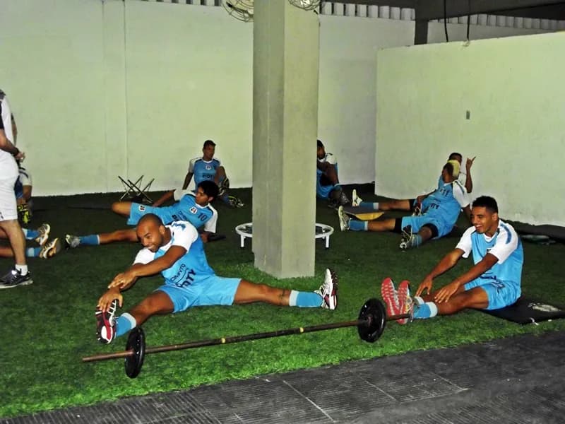 Atletas têm manhã de testes físicos no Arruda.