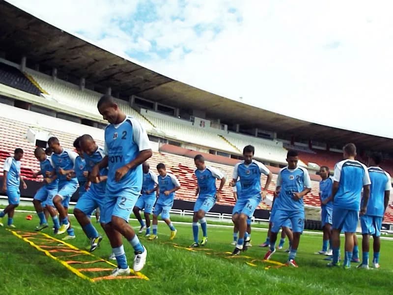 Chuvas alteram programação de sábado e elenco treina no Arruda.