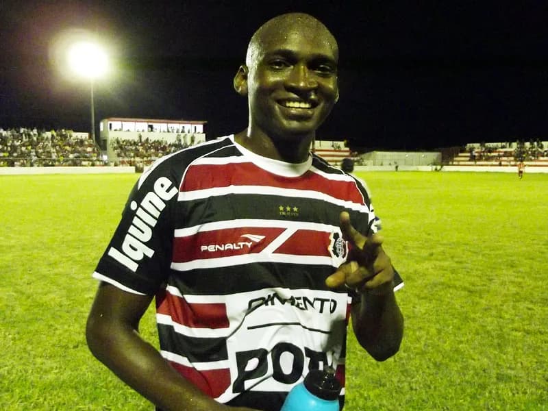 Leandro Souza comemora gol, mas sabe que é preciso manter nível.