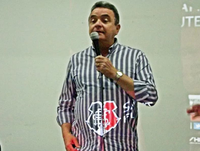 Presidente ALN recomenda 'trabalho pedagógico e comportamento civilizado' para organizadas.