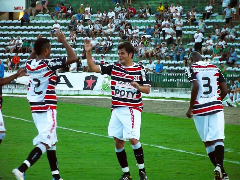 Santa Cruz fica no 1 a 1 com Botafogo/PB em amistoso de entrega de faixas.