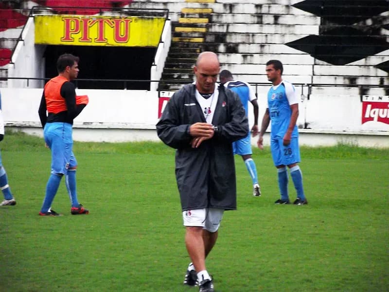 Técnico Sandro Barbosa com força máxima para reestreia na Série C.