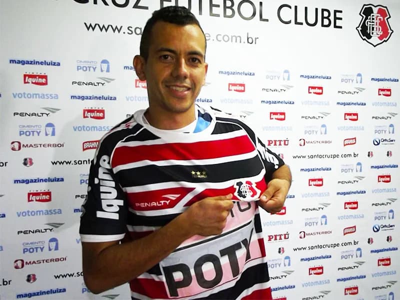 Contratado, Léo Bahia diz: "Vim para o lugar certo".
