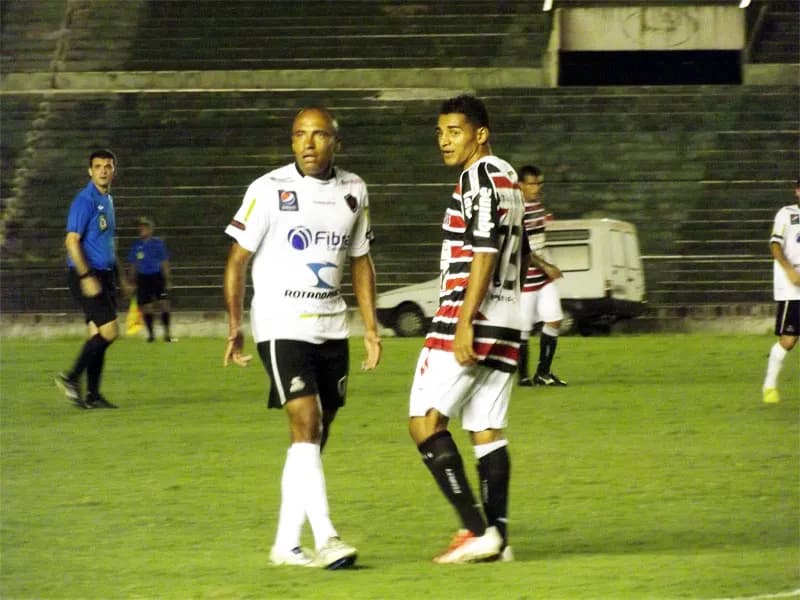 Nininho ganha titularidade na lateral-direita contra o Cuiabá/MT.