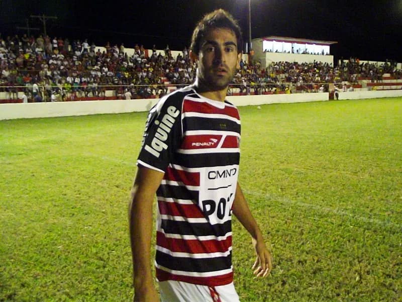 Zagueiro Renan Fonseca focado em manter os 100% no Arruda.