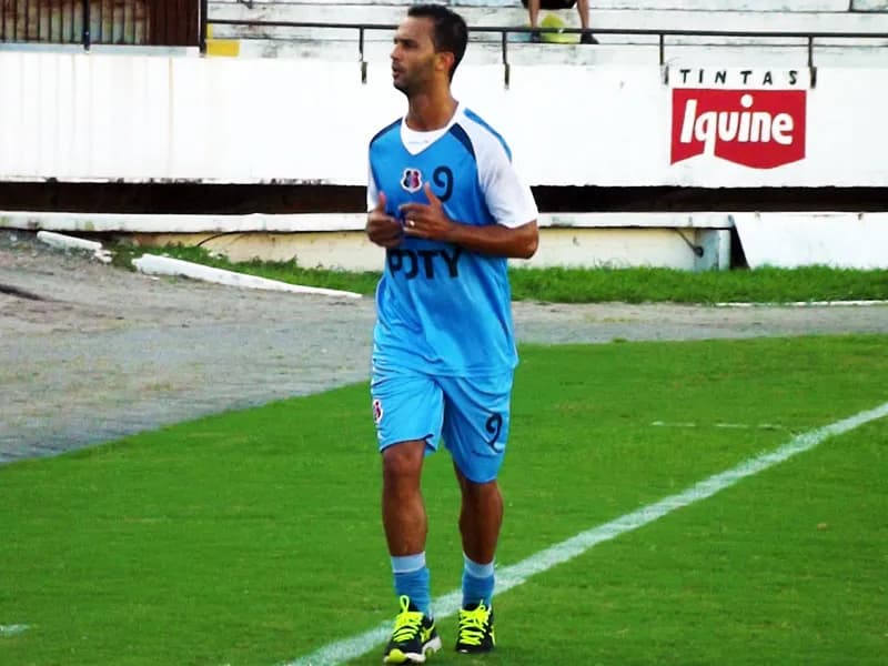 Zagueiro Vagner bem próximo de voltar a ser 'mais um reforço'.
