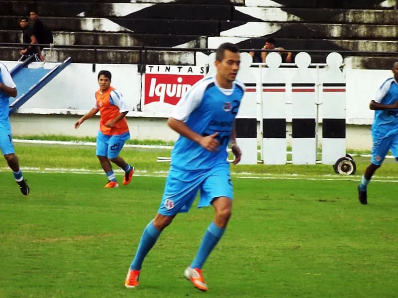 Zagueiro Léo Bahia quer jogar amistoso 'de olho' na Série C.