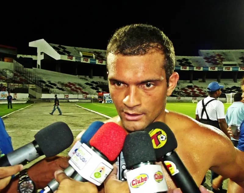 Volante Ramirez ressalta grandeza do Santa Cruz para voltar ao G4.