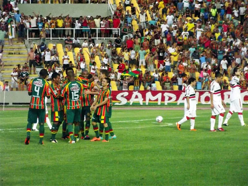 Santa Cruz perde do Sampaio Corrêa/MA (3x0) e volta a sair do G4