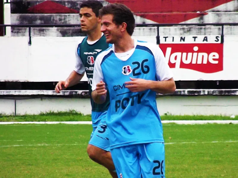 Lateral-direito campeão da Série B 2010 tem contratação oficializada.
