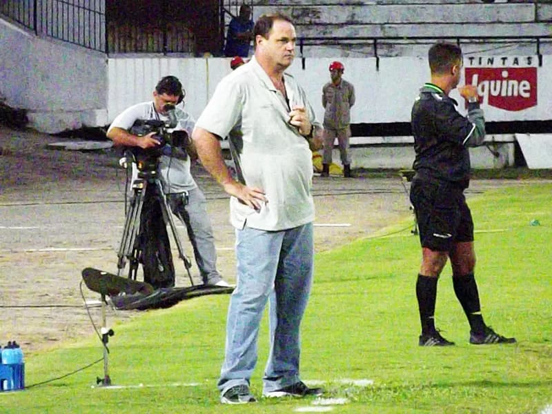Técnico Vica, insatisfeito com empate, já fala em mudanças.