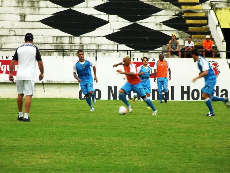 Coletivo no 3-6-1 com outras mudanças.