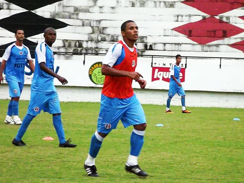 Feliz pela estreia, lateral Panda segue trabalhando para nova oportunidade.