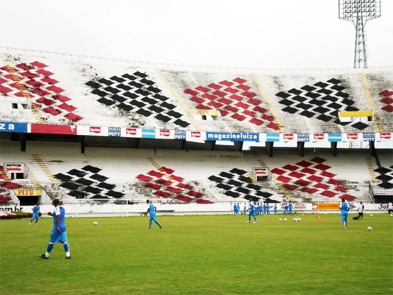 Treino tático e trabalhos de finalização nesta quinta-feira (12).