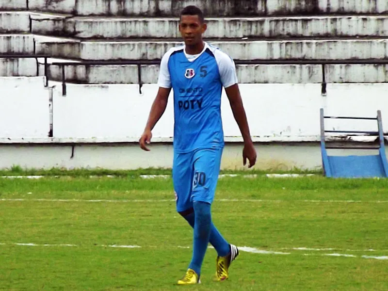 Éverton Heleno quer corresponder à confiança do técnico Vica.