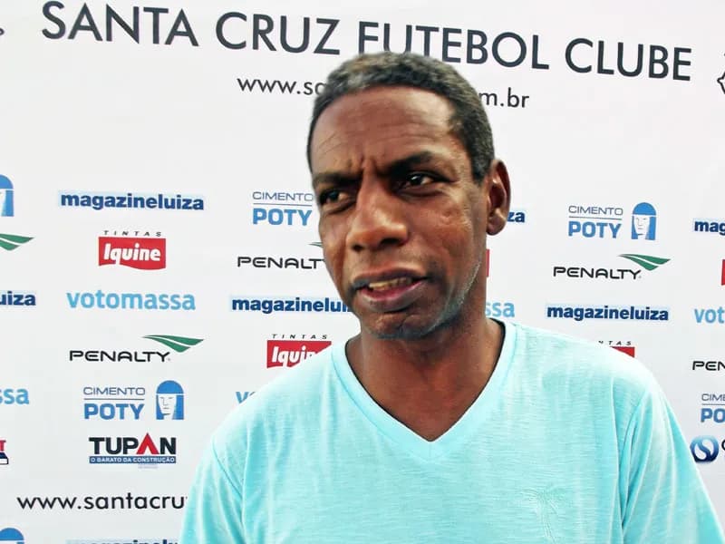 Ataide Macedo fala do desligamento de Junior Xuxa e da contratação de mais um atacante.
