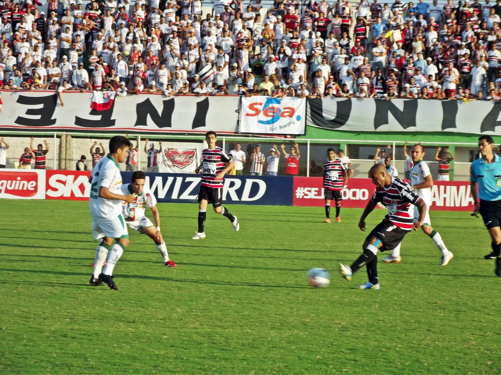 Santa Cruz rebaixa o Baraúnas/RN e sobe para o 4º lugar: 3x1.