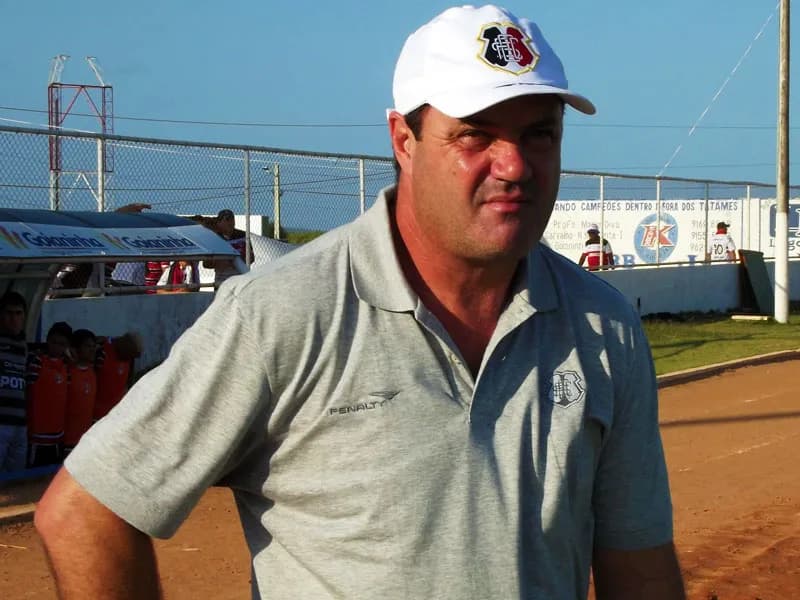 Técnico Vica comemora vitória, mas ressalta busca pela estabilidade no G4.