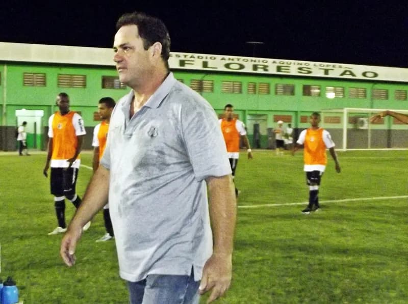 Avaliação do técnico Vica, após vitória: "Jogamos um futebol pra vencer."