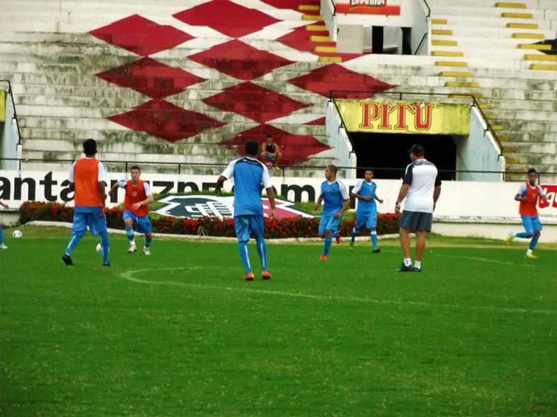 Coletivo no treino da tarde desta terça-feira (8).