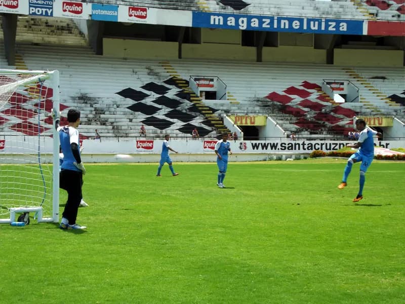 Regenerativo e treino técnico na manhã desta terça-feira (15).