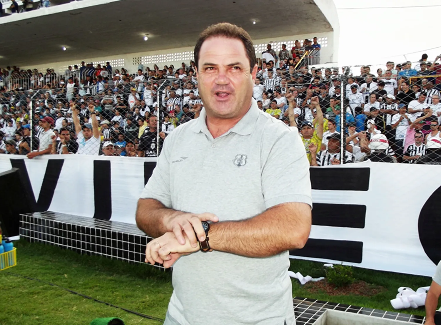 Técnico Vica sobre mudança de adversário: "Temos que estar preparados pra tudo."