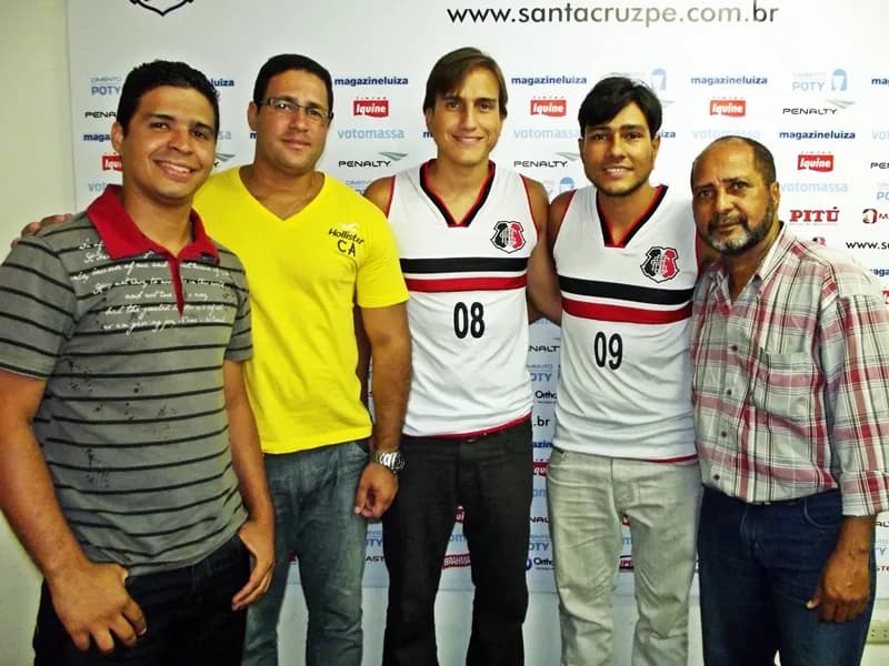 Cesta de três pontos! Santa Cruz renova parceria com UFPE no Basquete para 2013.