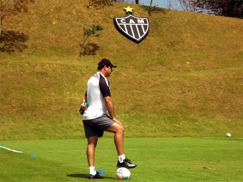 Técnico Vica ratifica necessidade de equilíbrio nos dois jogos.
