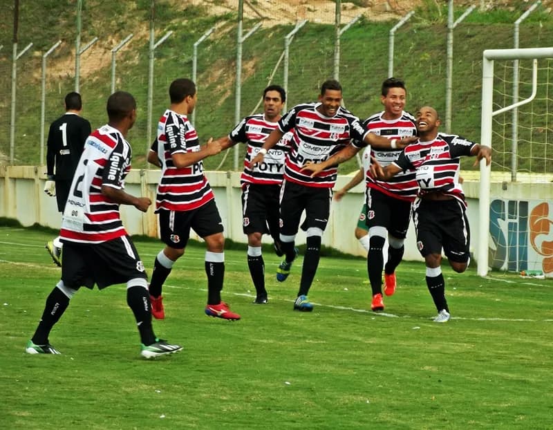 Santa Cruz faz 1a0 no Betim, em Minas Gerais, e está a um empate da Série B.
