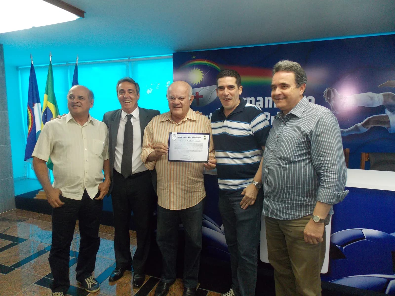 FPF entrega Certificado de Clube Formador ao Santa Cruz.