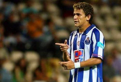 Santa Cruz contrata meio-campista Leandrinho