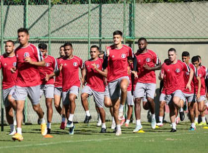 Santa Cruz treina em duplo expediente, com foco na estreia do PE 2022